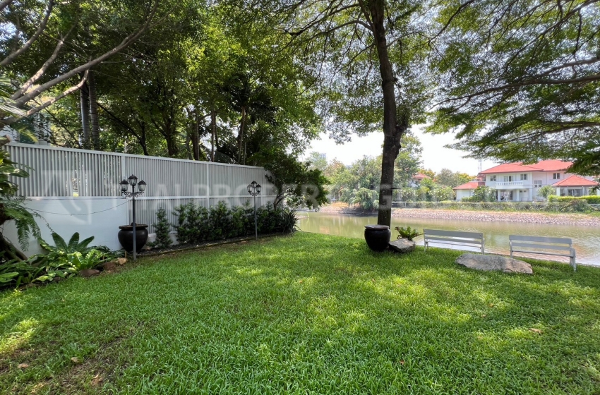 House with Shared Pool in Bangnatrad 